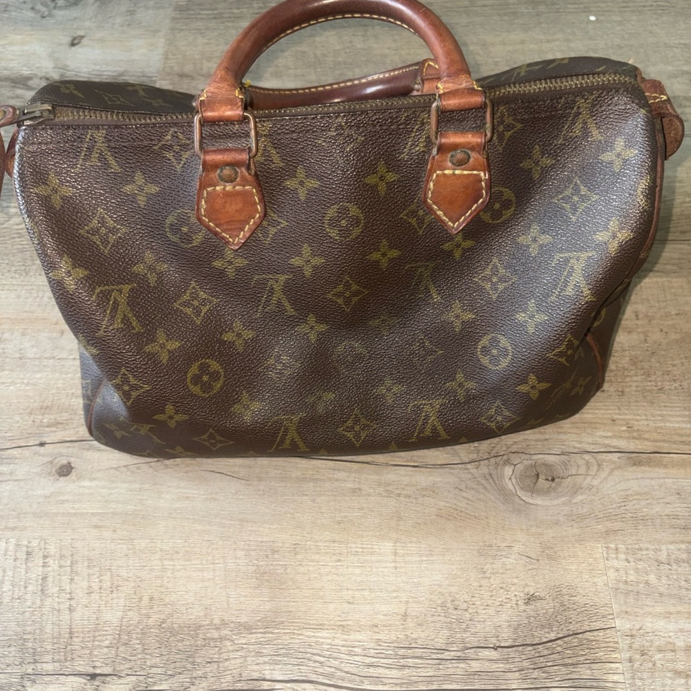 LV monogram (PLEASE READ DESCRIPTION THOROUGHLY) - Picture 4 of 11